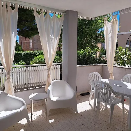 Appartement In The Heart Of Marina